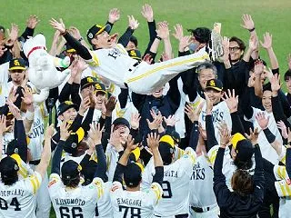 SBがDeNAに4連勝で日本一！←カープ…