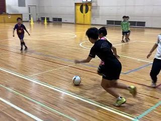 ドリブルの速さは足元から！膝下の回転数が…
