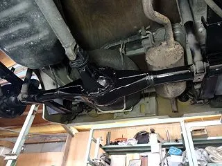 テントむしにシャーシブラック吹いて車検の…