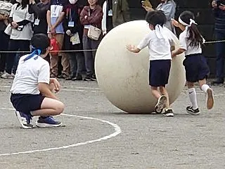各🏫小・中学校の運動会を回り、先生・保護…