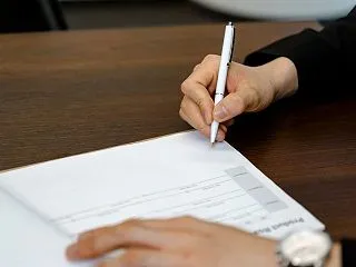 飲食店で白紙の領収書を要求されたら？法律…