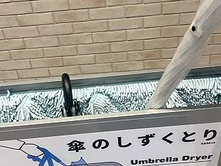 傘を3〜4回振るだけで、雨の日はこんなに…