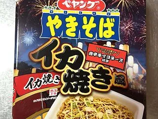 ペヤング イカ焼き風やきそば唐辛子マヨネ…