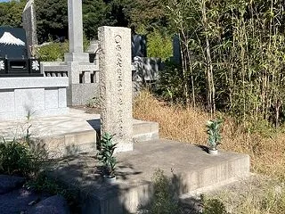 焼津の浜当目にある「亀のお墓」。