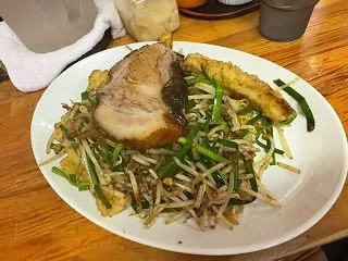 八剱ROCK 人生餃子 岩のような巨大チ…
