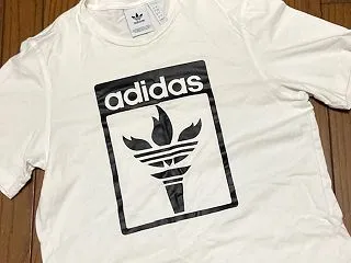 10/28 聖火柄のＴシャツadidas…