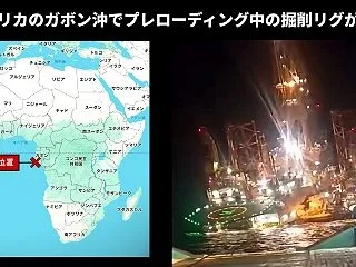 アフリカのガボン沖でプレローディング中の…