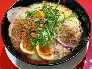 ラーメン魁力屋「濃厚鶏白湯らぁめん」鶏の…