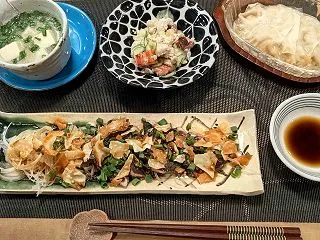 鰹の中華刺身と「手間なし小籠包」の晩ご飯…
