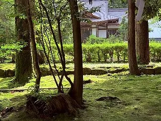 人の時間を無駄に使う方