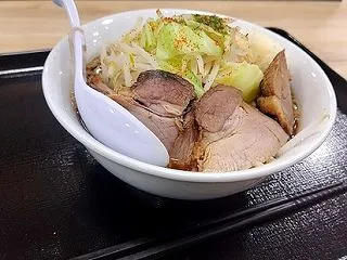 『肉増し一徹 二郎系らーめん』を食してみ…