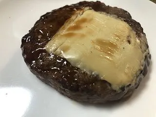 チーズハンバーグ（この値段で＆このカロリ…