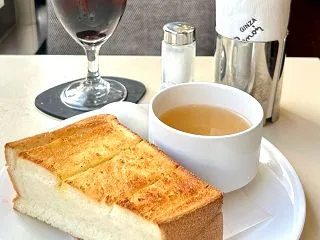 厚切りトーストでモーニング 喫茶室ルノア…
