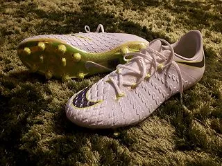 ナイキ ハイパーヴェノムファントム4が登…