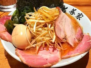 今、沖縄で最も行列のできるラーメン屋「ラ…