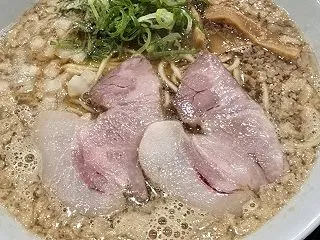 渋谷センター街で背脂ラーメン／セアブラノ…