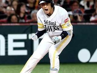 山本祐大の同点三塁打直後—— 技が決まっ…