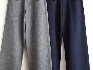 デニムなのに、どこかスラックス。C.M.…