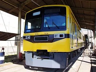 秩父鉄道6003号、旧500形カラーに塗…