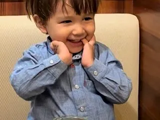 2歳息子に会えて祖父母は大喜び