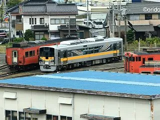 タラコに混じってDEC700形がいた