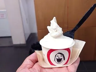 ともみジェラーto - 笑顔のロゴが特徴…