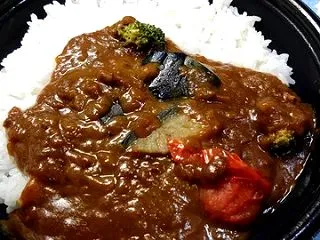 セブンイレブンうるわしの宵の月やさいカレ…