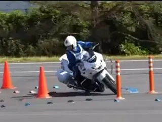 女性白バイ隊員優勝和歌山県警 岡 夕起菜…