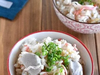 カニカマと油揚げの里芋炊き込みご飯