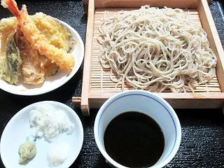 今日の昼そば(天せいろ)