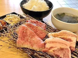 豪華2銘柄の食べ比べランチセットはお値打…