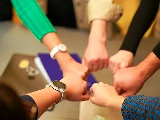 プライベートでは社交性ないのに仕事になる…