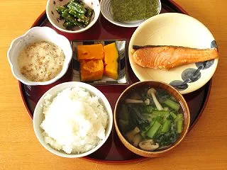 銀鮭、南瓜のたいたん、インゲンの胡麻炒め…