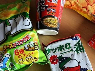 インスタント食品とスナック菓子と……