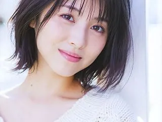 【衝撃】浜辺美波が本番中にド派手転倒！？…