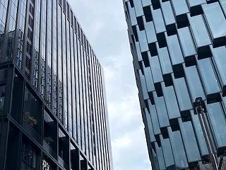 久しぶりの福岡市天神は、見上げるほどにな…