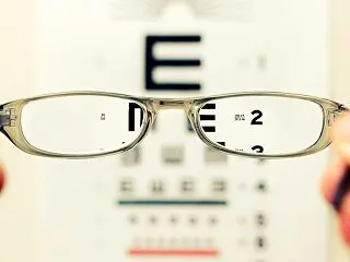 老眼対策の選択肢「モノビジョン法」とは？…