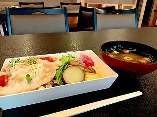 はとうえんのしょうが焼き弁当をイートイン