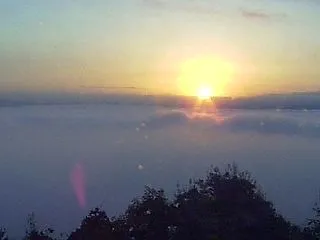 濃霧、やや高い霧の海