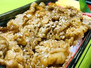 京王ストアの牛カルビ焼肉重