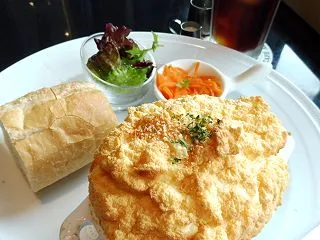 原宿駅前の絶品「スフレドリア」ランチで、…