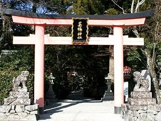 鳥居と神社 ５ 命の水を守る神様
