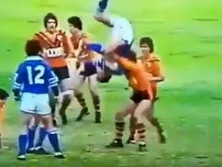 【動画】ラグビーの試合でパイルドライバー…