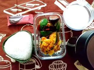 鮭おにぎり弁当