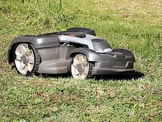 草刈りロボット