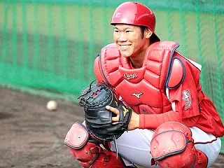 カープ坂倉がロッテにFA移籍した時のプロ…