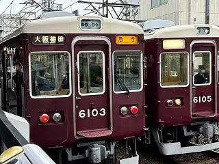 阪急十三朝ラッシュ「おさるのジョージ号」…