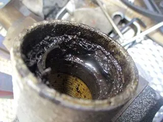 フロントフォークも水分などが入らない前に…