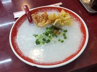 横浜中華街で人気の朝粥／馬さんの店 龍仙