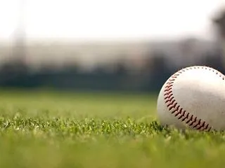 日本国内で野球とサッカーの次に人気なスポ…
